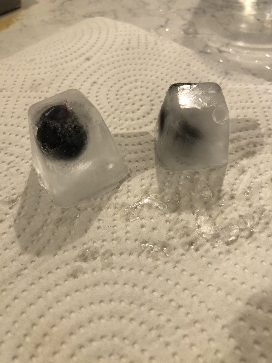 LearningLog1's tweet image. #LGPAScience @laceygreenpa Exploring ice! Freezing blueberries in water to make tasty ice cubes to enjoy in our drinks! Seeing how long ice takes to melt on a hot radiator.