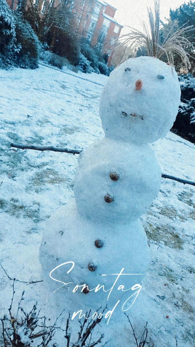 Tugbayavuzz63's tweet photo. Kardan adam bile Mutlu👀☃️ https://t.co/IDEYbuEIGG