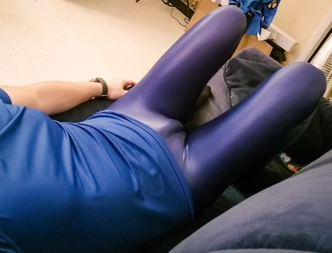 Lounging on the couch while I wait for you to join me. #lycra #fetish https://t.co/5TejAf9OfL<a href="/tag/fetish"class="tags"><span>#fetish</span></a><a href="/tag/lycra"class="tags"><span>#lycra</span></a>