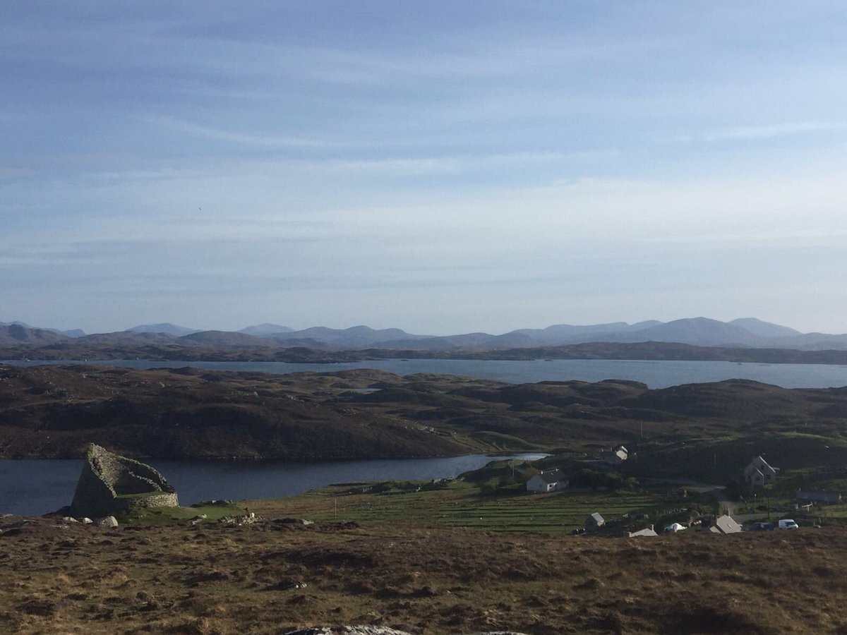 Beagan mu mo dheidhinn ma-tha!A little bit about myself.Doune Carloway (a stone’s throw away from the Broch) was where I was born and raised and I’m so much of a homebird I moved only three miles away to the equally beautiful village of Tolastadh a’ Chaolais!