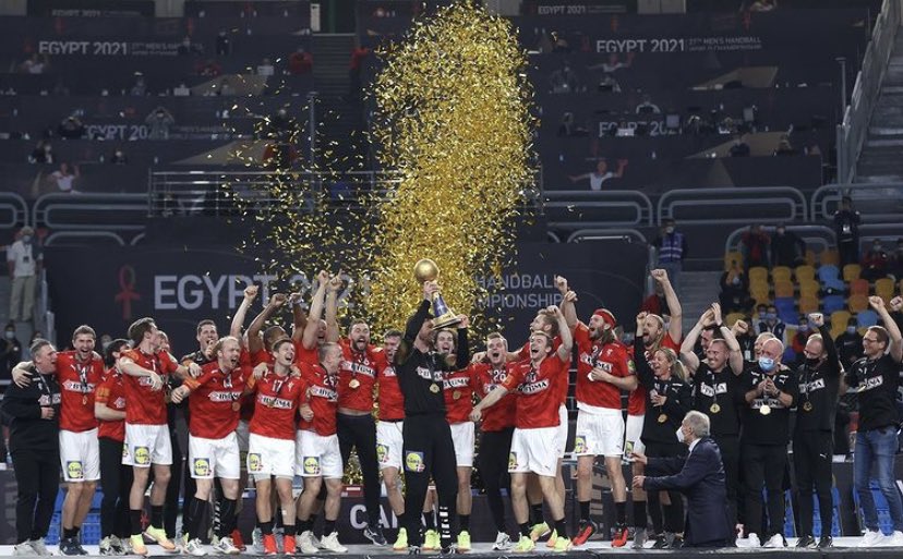 World Champions 🏆 again😜 
I er sgu for vilde👏🏻👏🏻👏🏻 <a href="/Niklas_Landin/">Niklas Landin</a> <a href="/mikkelhansen24/">Mikkel Hansen</a> <a href="/LasseSvan/">Lasse Svan</a> <a href="/HenrikMllgaard/">Henrik Møllgaard</a>