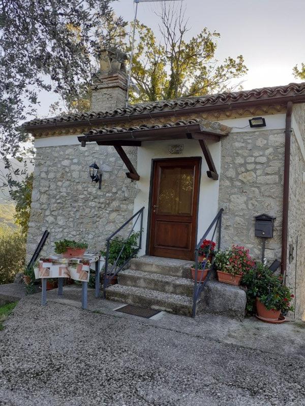 CaseAnnunci's tweet photo. @CaseAnnunci 
Vacone se hai voglia di relax e di un contatto con la natura a Vacone devi andare!
La casetta di Vacone - casa vacanze affitti brevi.

https://t.co/uwhol7PZrI

#casevacanza #casevacanze #annunci #lazio #rieti #vacanza #vacanze #vacone #caseappartamenti #affitto https://t.co/Kd18ClFbxM