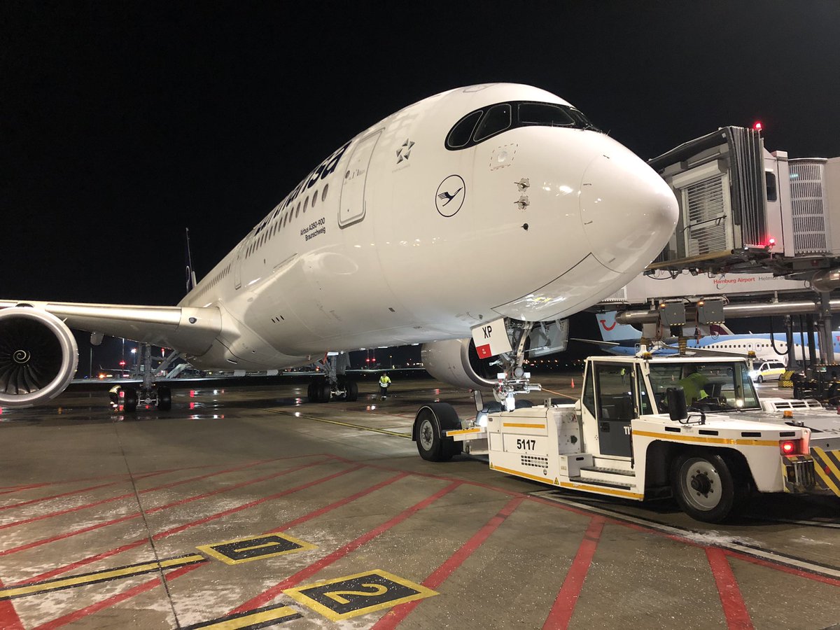 All doors closed and ready for takeoff - Falkland Islands here we come! “X-Ray Papa” goes off on #LHLongestFlight with 13.700 KM 🛫 Be sure to follow her route on @Flightradar24: #LH2574.