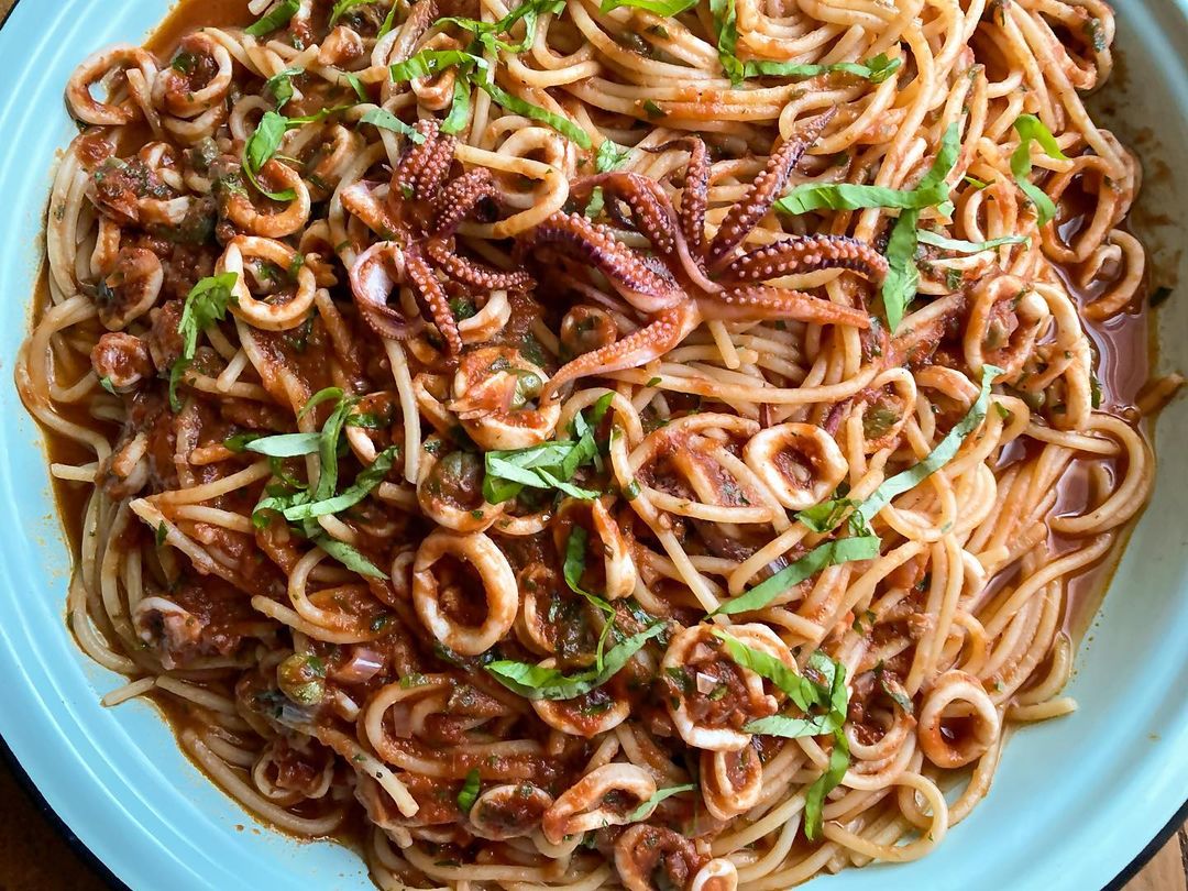RealGoodFish's tweet photo. A little known fact: Most squid we consume in the U.S. is sent to China for processing &amp; shipped back! The beauty of squid from #RealGoodFish is it never leaves the California or Maine ports where it's landed. Tasting truly fresh squid, without the jet lag, is life-changing! 🙌🏽⁠ https://t.co/B0KZdNGdi4