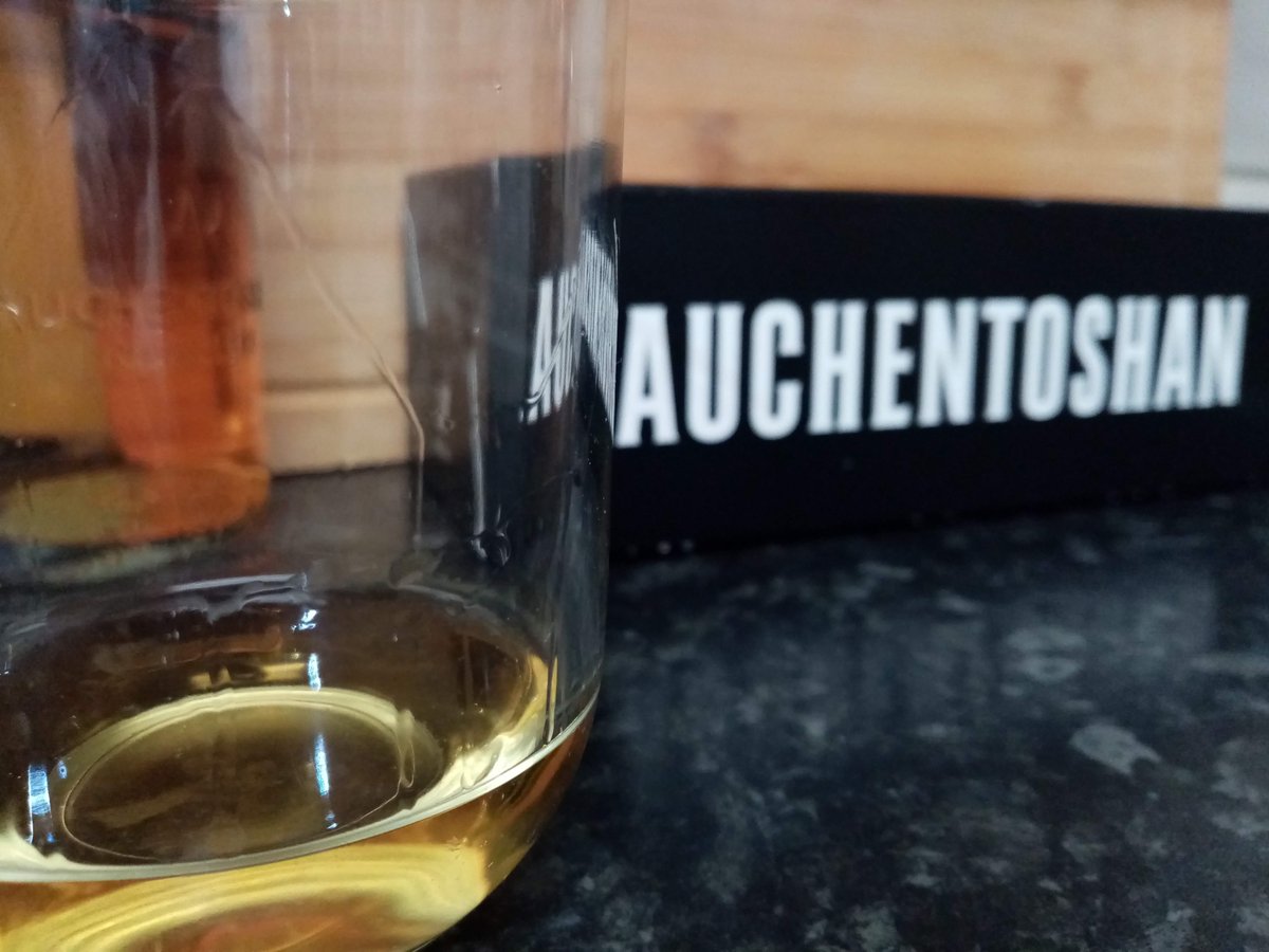 A wee Scottish boozy review from @Bzzagent <a href="/beamsuntory/">Beam Suntory</a> <a href="/Auchentoshan/">The Official Page of Auchentoshan Whisky</a> @TheAuchentoshan   shiant.blogspot.com/2021/01/bzzage…
