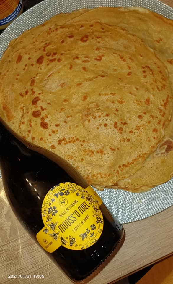 MieldeChampagne's tweet photo. Une pâte à crêpes à la bière : ok 🍻
Mais une pâte à crêpes avec une Mouss'o miel : un régal ! 
Avec notre miel ou nos pâtes à tartiner, hummm un régal !
#mieldelachampagnecrayeuse #miel #moussomiel #biere #chandeleur2021 #chandeleur https://t.co/sxPJnif8g0