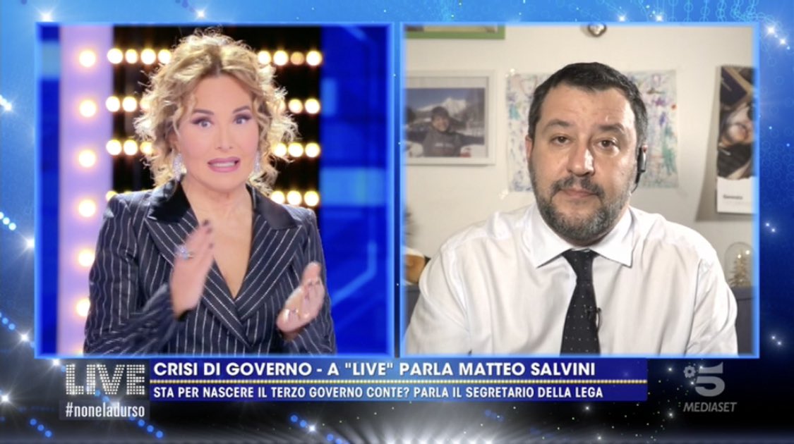 matteosalvinimi's tweet photo. #Salvini: Governo di unità nazionale? Per fare cosa? Come faccio ad andare con un PD che vuole cancellare i #decretisicurezza, aumentare l’età pensionabile e che si oppone alla #flattax. Ho in mente un'Italia fondata su sviluppo e lavoro, non su bonus e assistenza. #noneladurso https://t.co/s9eXbl3P8Y