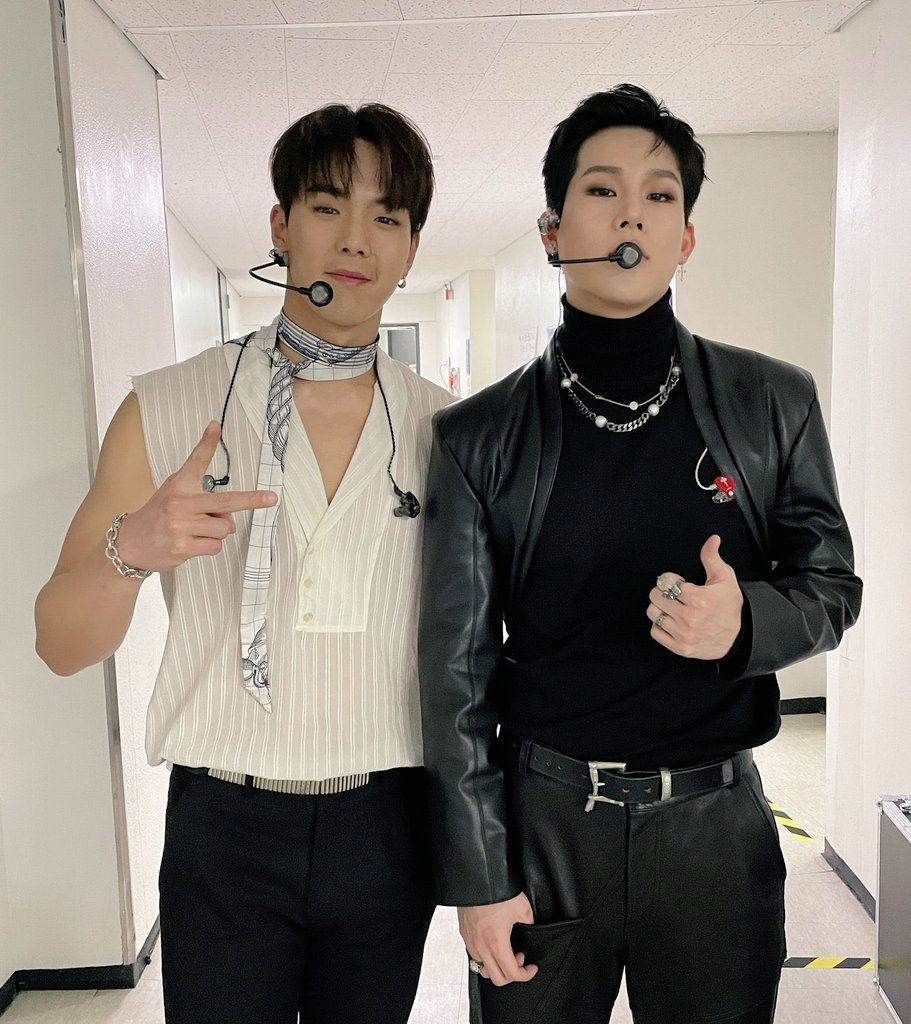 Neomeraki's tweet photo. Yaaaa no jueguen así con mi corazón!! 😭💖✨
#MONSTAXonSMA
#사랑한다_몬스타엑스 #몬스타엑스_서가대_본상_축하해
@OfficialMonstaX https://t.co/15awPqzyab