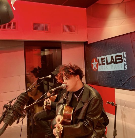 YungbludArmy's tweet image. @yungblud’s @VirginRadiofr #LeLab session begins at 10:30 French time/ 9:30 GMT, don’t miss it! 🇫🇷 🖤🧷

Listen here live ⬇️ (videos will be on @VirginRadiofr’s YouTube tomorrow)
virginradio.fr/webradios