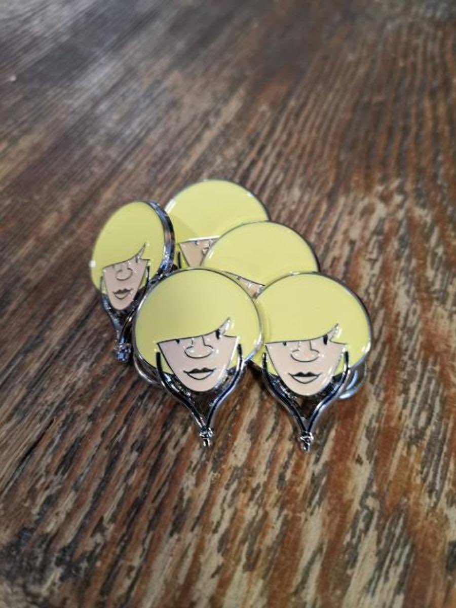 Retweet for a chance to win a <a href="/LlSTENlNG_PARTY/">Tim's Listening Party</a> ‘earphones edition’ enamel badge.

Five winners picked at random, 10pm on Friday February 5th 

🤘🤘