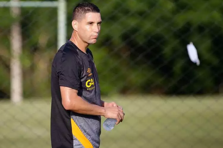 SportInfoPE's tweet photo. Thiago Neves: "É uma coisa que ele (Diego Ribas) sacaneou a gente, zoou no primeiro turno, só que eu acho que ele esqueceu que tinha o jogo de volta na Ilha. Então a gente vai dar o troco e depois do jogo vai ser a minha vez"

#VamosSport 🔴⚫🦁 https://t.co/RWBuPgH2O7