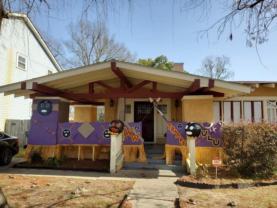 “I wanna coconut!” #KreweOfHouseFloats #AlternativeGras #MyOldManDidAllofThis #PorchGras #HailZulu