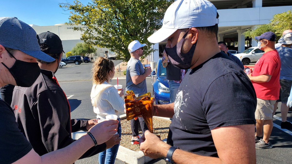 jessica_kirsh's tweet photo. Teslaquila ⚡
.
Great #TeslaPhoenix meetup today! 
.
@CrewTesla @jessica_kirsh @vm_one1
@jrosinski97 @TonyCrisostomo
@TheBlakeCheck @TeslaPhx @miketerrill @cliffud @elonmusk @Tesla https://t.co/kl1zkyhx5a