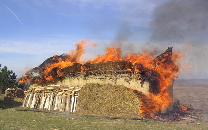 This can only happen if you deliberately pile huge amount of combustable material around the house and then light it up. Experimental house burning. Note the amount of extra fuel added to the outside of the clay walls to increase the temperature needed for ceramic vitrification