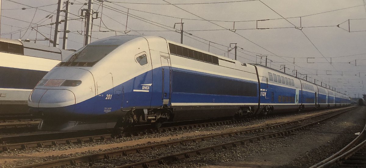 Le contrat permit de lancer la fabrication, sur le sol Américain, de 20 rames à grande vitesse Acela 2000 dotées d’une technologie pendulaire mise au point elle par Bombardier mais dont la technologie embarquée et le design sont directement repris de notre TGV  !