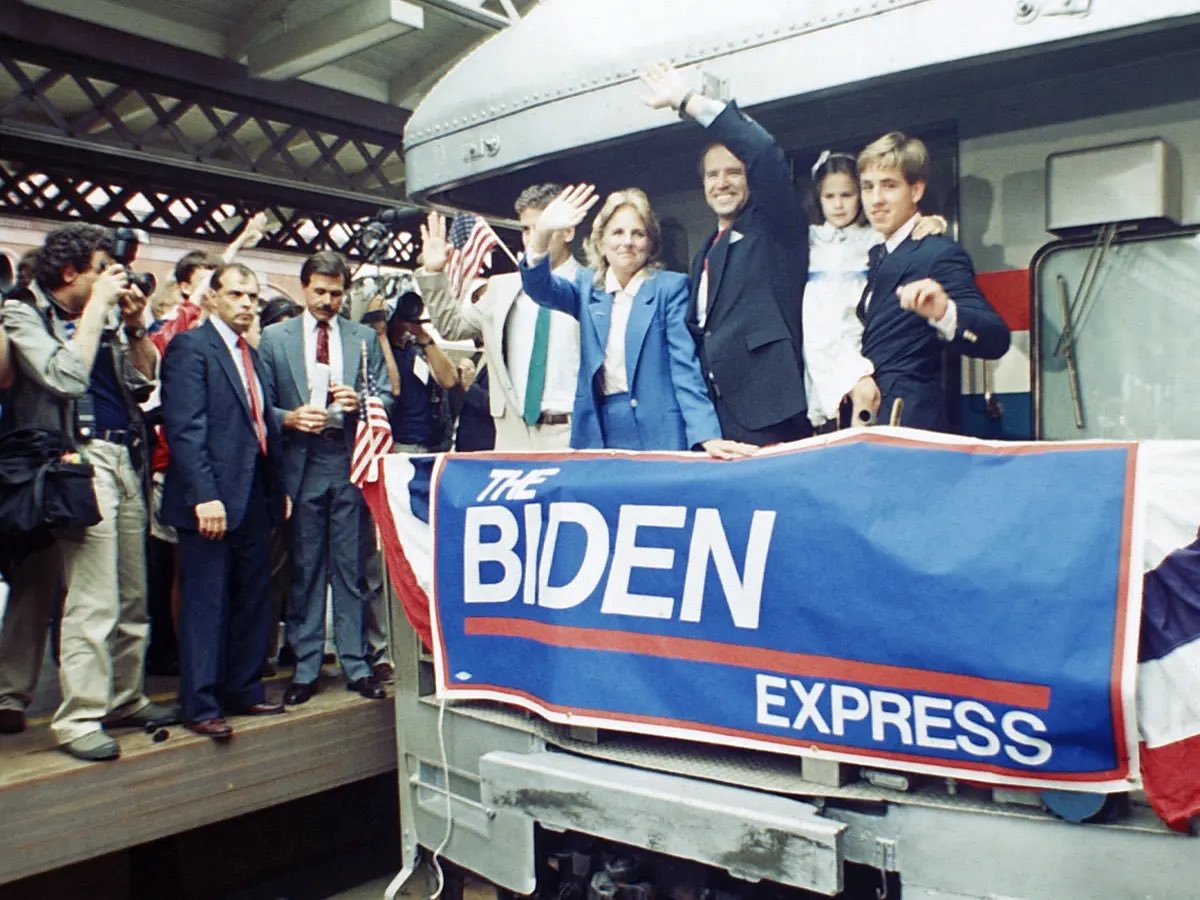 La maintenance, non sans similitude avec nous , de l’Acela est assurée dans 4 ateliers : Washington, New York, Boston et Wilmington  !Le dernier a d’ailleurs été inauguré en 1999 par Joe Biden alors Sénateur de l’état du Delaware et grand amateur du ferroviaire 
