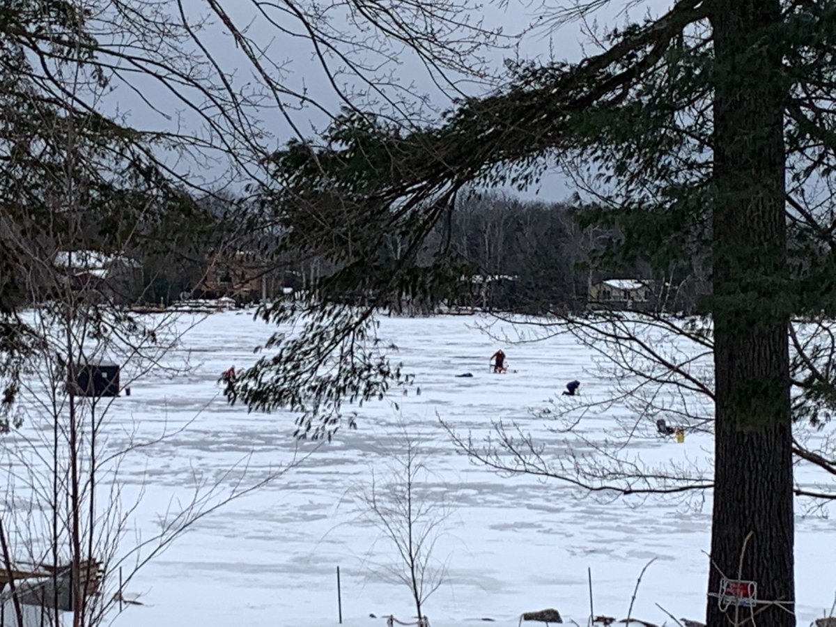 Taryn19's tweet photo. #Spotted during my walk today - just a little #sociallydistanced ice fishing happening on Lake Louise Marie in #RockHill #Catskills #SullivanCounty #HudsonValley #NY #winterinNY #NYwinter ⁦@News12HV⁩ https://t.co/fZBzt3hWbM