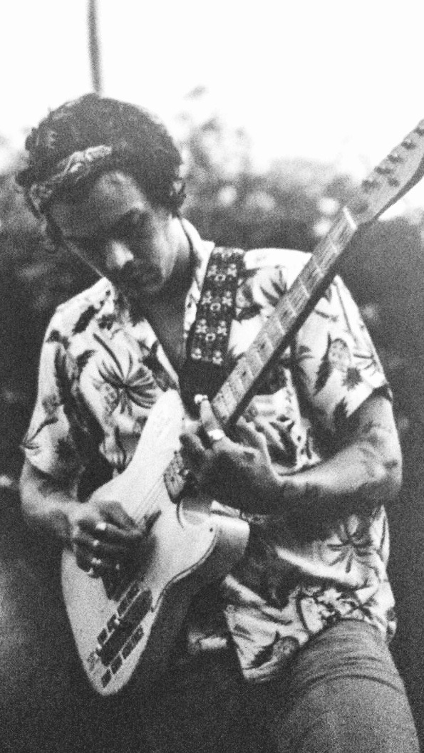 Harry Styles and Louis Tomlinson pics that belong next to each other.~a long but necessary thread~