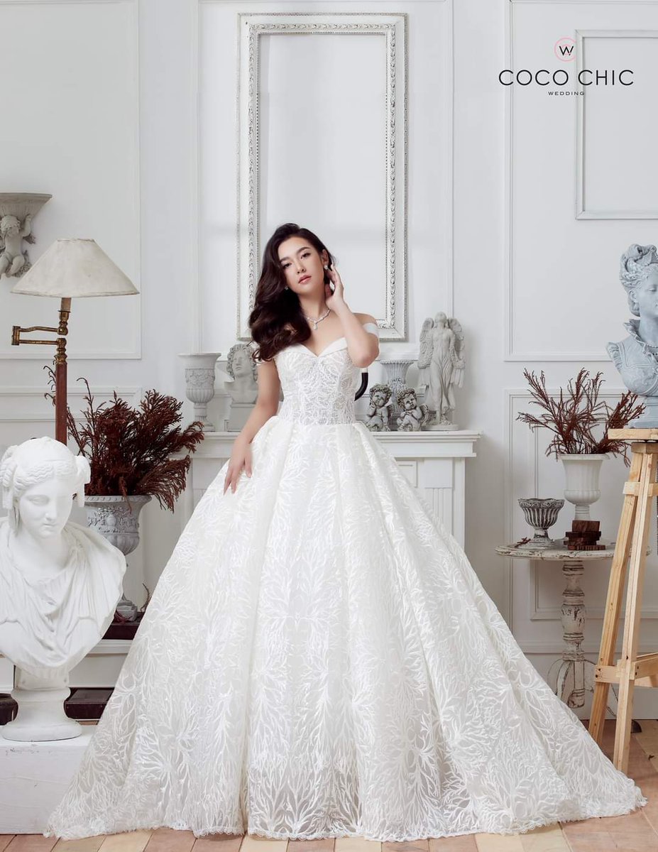 we_arebellaclub's tweet photo. คอลเล็กชั่นใหม่ชุดเจ้าสาว Coco Chic Bridal 2021 โรแมนติก สวยสดใส โดยนักเเสดงหญิงยอดนิยม " #เบลล่าราณี " ได้ให้เกียรติร่วมงานในเเฟชั่นเซ็ทปกนี้ ขอขอบคุณนิตยสาร #WeddingCreation

Cr. FB : Coco Chic Wedding
#bellacampen 
#WeddingCreationMagazine https://t.co/lghlsDyvBC