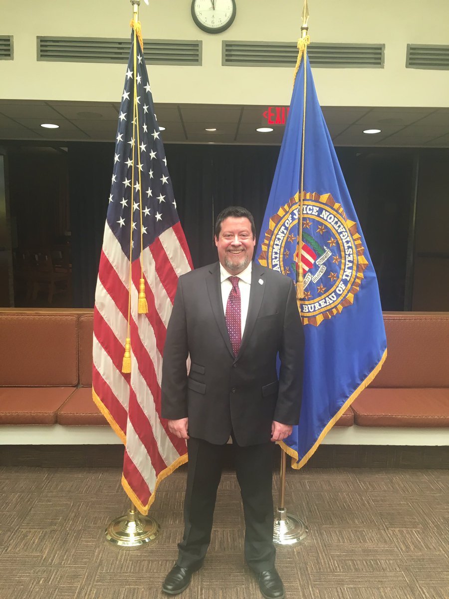 Congratulations to our #fbina263 friend Captain Harry Smith! Harry is officially retired, after an amazing 26 year career with the Multnomah County Sheriff’s Office! Thank you for your service and friendship! 🇺🇸 @fbinaaquantico