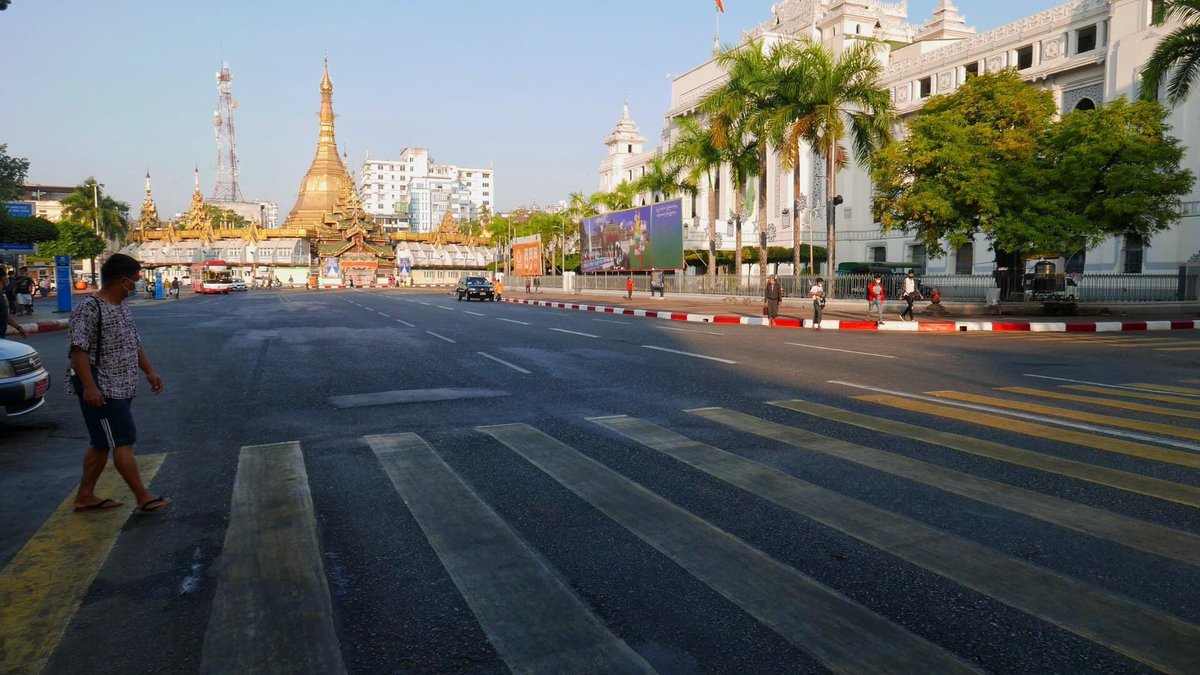 ภาพจาก บีบีซี ภาคภาษาพม่า ในเช้าวันนี้(1 ก.พ.) มีทหารเข้าควบคุมสถานที่ราชการทั่วประเทศ การสื่อสารถูกตัดขาด #พม่า #จับซูจี