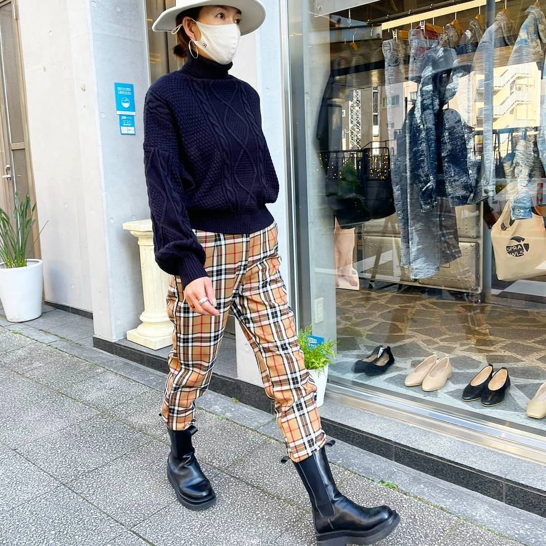 Ruka横浜元町 パンツにもスカートにも合わせやすいふんわりお袖のニットです 前はケーブル編み 後ろは鹿の子編みで大人可愛いタートルネックです T Co W62d0zs8ez 元町ruka 横浜元町 Ruka Rukayokohama 元町ファッション セレクトショップ