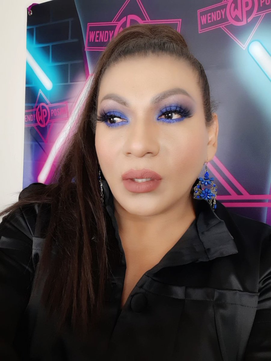 WendyPoshh's tweet photo. #feliznoche #poshhamigos
#WENDYPOSHH #cosmèticos #SiempreContigo
#sombrasdeojos #pestañaspostizas #labialmatte 💙💋💜 https://t.co/Ww5g51gtr7
