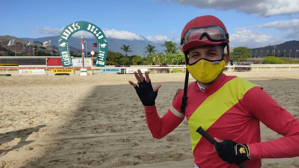 CiprianoGil2's tweet photo. Agradecido ante todo con DIOS por permitirme 3 victorias mas el dia de hoy y completar 5 en la semana , con los propietarios y entrenadores y todo el personal de cuadra #STUDLOSAUDACES @hjgcdj #STUDZM #FPARILLIJR @harascentauro @nelsonct500 ๐๐๐๐๐๐๐ป๐ช๐ป๐ช๐๐๐๐๐๐ https://t.co/uSkOAh2BSu