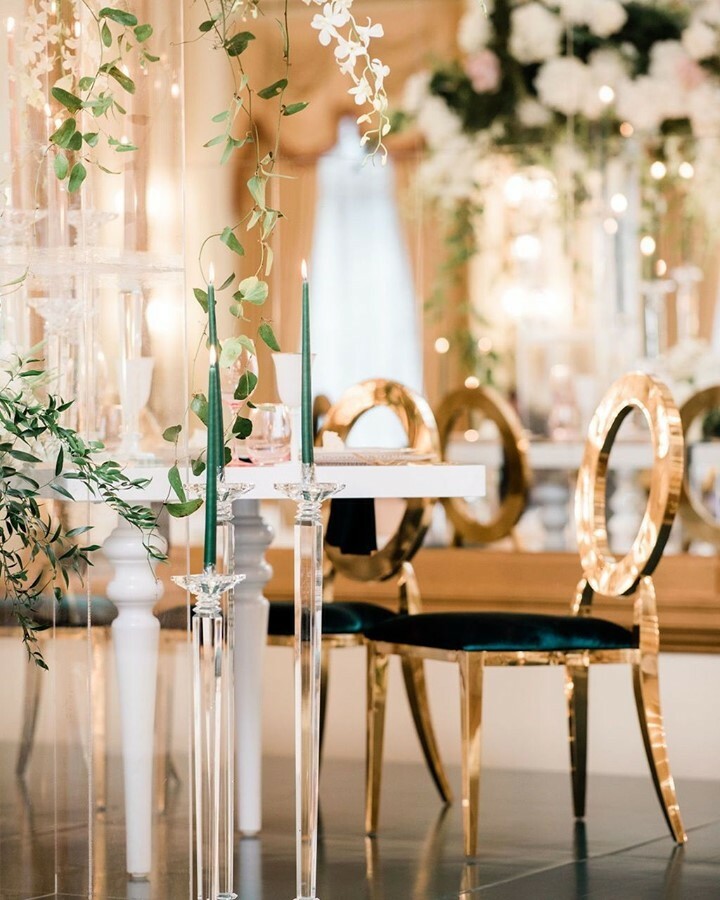 Because this setup is just a feast for the eyes, we'll give you one last image to drool over! ⁣
. ⁣
The Star Players:Featured in: <a href="/wedluxe/">WedLuxe</a>  @wedluxevancouver Creative director and Planner: @detailsbyhaleh ⁣
Photo: @belluxe.studios ⁣
Video: <a href="/lumina/">Lumina Motion Pics</a>.we… instagr.am/p/CKudsMeA95Q/