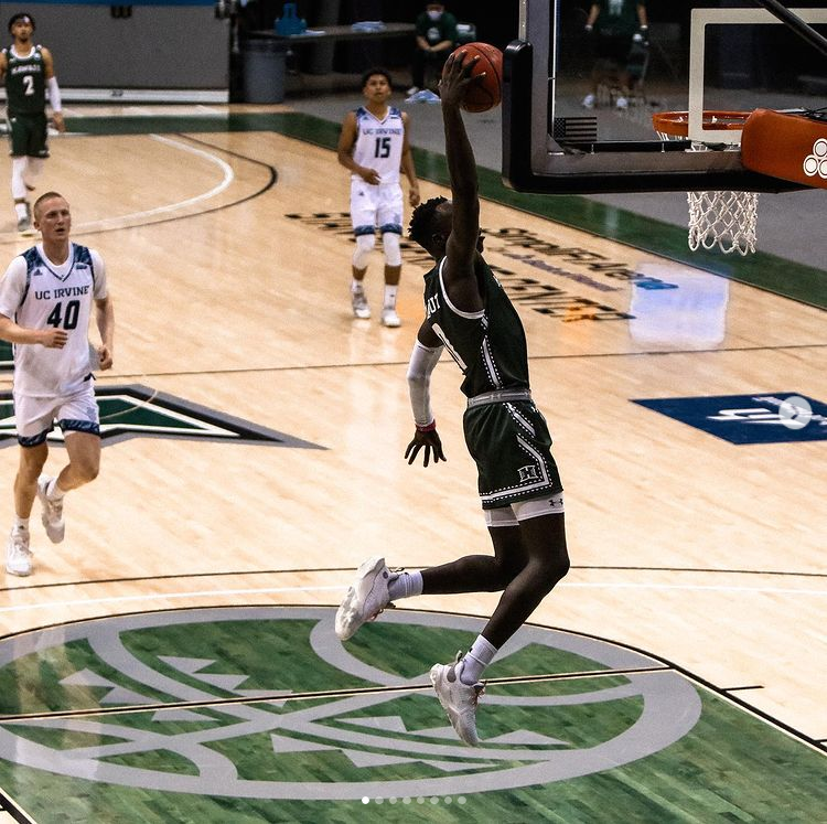 EFSCMensBB's tweet photo. @JuniorMadut led the way for @HawaiiMBB in their tough OT win yesterday!!!!! He was the game's leading scorer, and set a new CAREER HIGH, with 22 points in addition to collecting 5 rebounds, 5 steals, and 3 assists!!!!!!! 👀👀👀 #TitansAtTheNextLevel #EFFamily https://t.co/KAI4xhS3MX