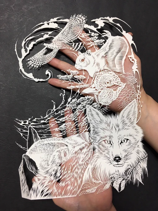 切り絵もハンドメイドという事で('∀`*)
陸の生き物も結構切ってます。

#ハンドメイド動物園
#切り絵 