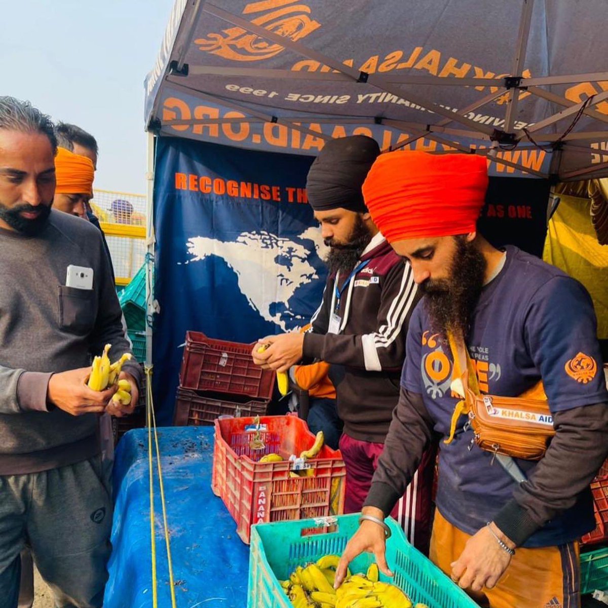 khalsaaid_india's tweet image. We have been serving at the protests in Punjab as well as Delhi since the start.

Our sewa continues relentlessly at both Singhu and Tikri Border. We are expanding our operations across other borders as per demand.

Thank you for your support!
#farmersprotest #supportfarmers