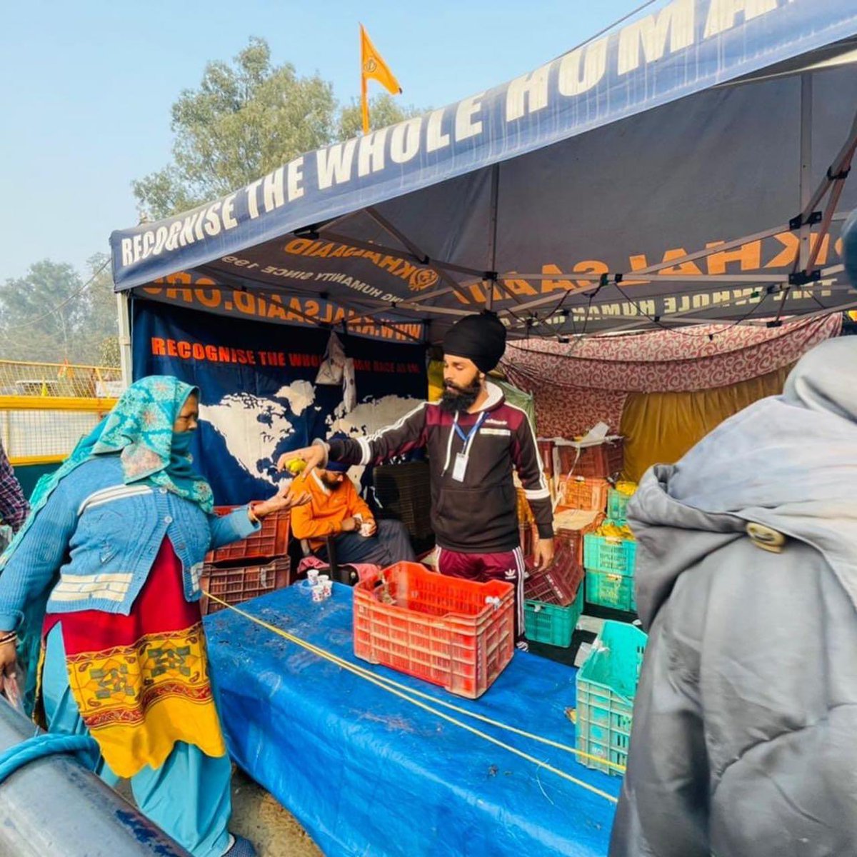 khalsaaid_india's tweet image. We have been serving at the protests in Punjab as well as Delhi since the start.

Our sewa continues relentlessly at both Singhu and Tikri Border. We are expanding our operations across other borders as per demand.

Thank you for your support!
#farmersprotest #supportfarmers