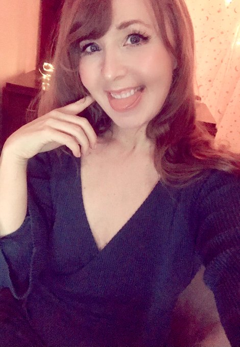 Happy Sunday! this is my &ldquo;I&rsquo;m baking cake today&rdquo; face https://t.co/jueuc9toTV