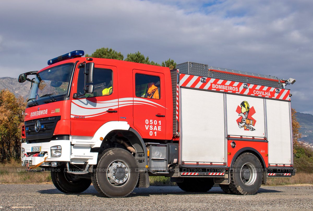 StrobPT's tweet image. VSAE 01 Mercedes-Benz Axor 1833 AK 4X4 Bombeiros Covilhã #bombeiros #bombeirosportugueses #mercedestrucks #mercedesaxor #roadrescue #holmatro #jacintofiretrucks #strobpt