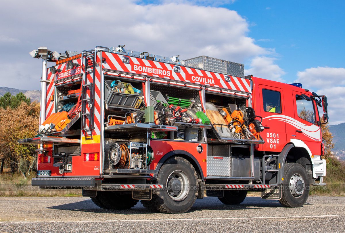 StrobPT's tweet image. VSAE 01 Mercedes-Benz Axor 1833 AK 4X4 Bombeiros Covilhã #bombeiros #bombeirosportugueses #mercedestrucks #mercedesaxor #roadrescue #holmatro #jacintofiretrucks #strobpt