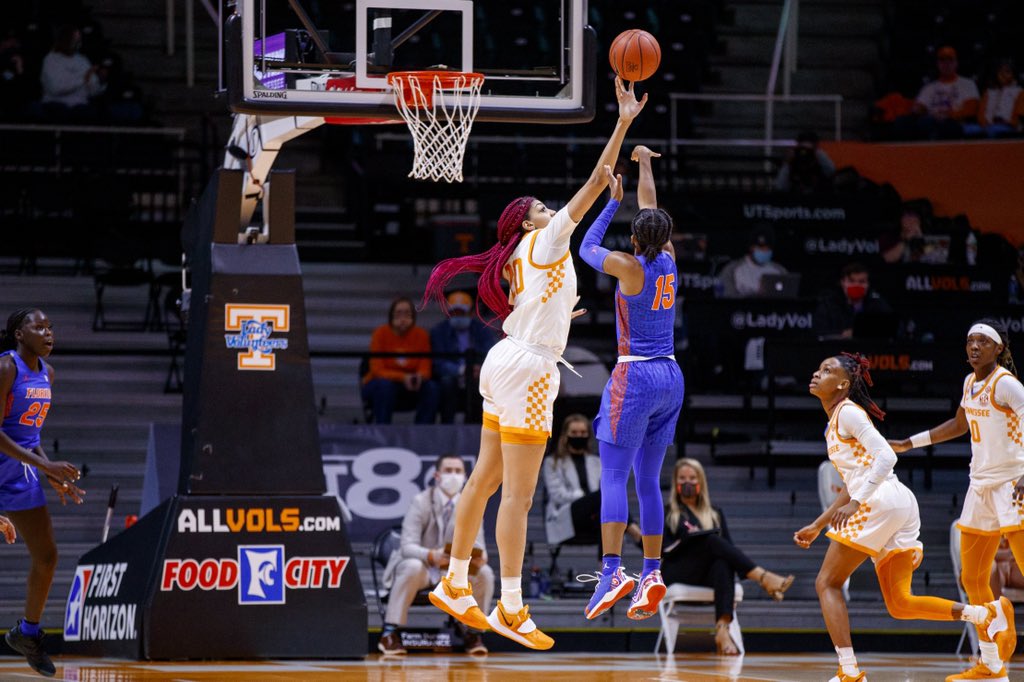 kateluffman's tweet image. @tamarikey__ had a game today 😤🚨