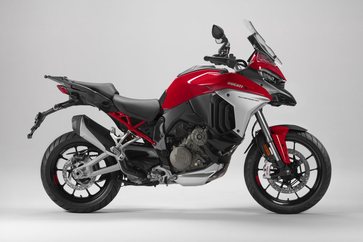 ducati_japan's tweet photo. #V4グランツーリスモ エンジンは軽量コンパクトを目指し、それを実現するための必然から生まれたレイアウトとディテールを採用し誕生しました。新型 #ムルティストラーダV4 と向き合ったときは、そのエンジンの小ささにご注目ください。
#ドゥカティいいじゃん #ChangeParadigm https://t.co/38gETJB3hD