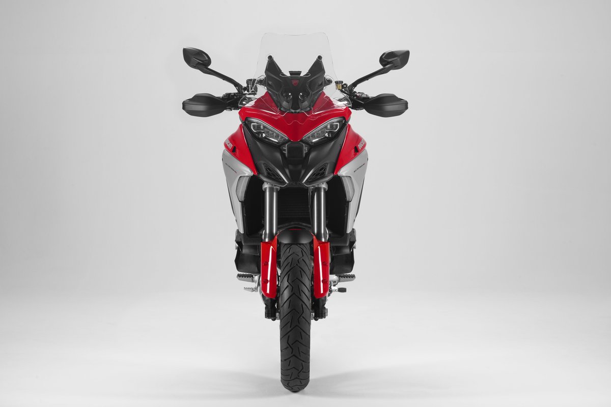 ducati_japan's tweet photo. #V4グランツーリスモ エンジンは軽量コンパクトを目指し、それを実現するための必然から生まれたレイアウトとディテールを採用し誕生しました。新型 #ムルティストラーダV4 と向き合ったときは、そのエンジンの小ささにご注目ください。
#ドゥカティいいじゃん #ChangeParadigm https://t.co/38gETJB3hD