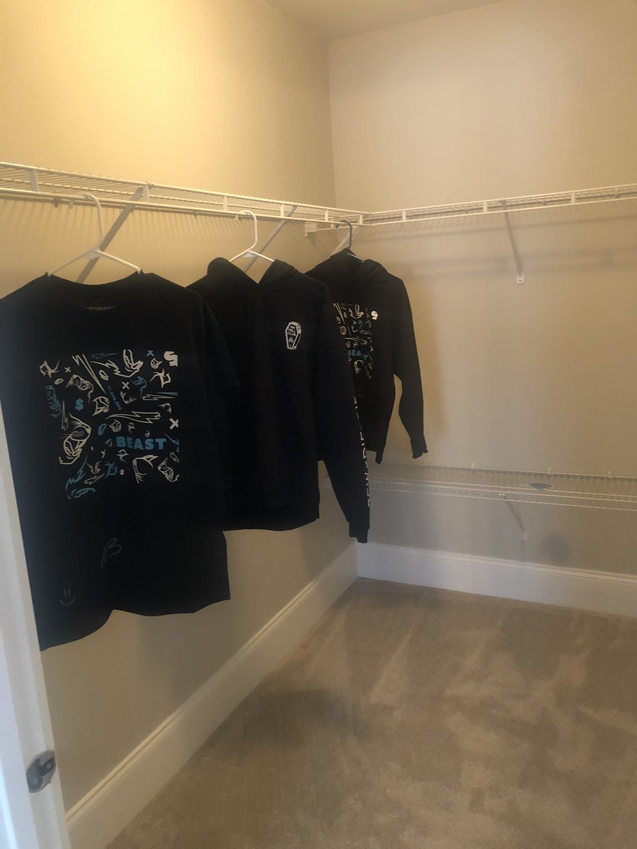 Metrix_YT's tweet photo. How’s my merch room coming along? @MrBeastYT https://t.co/Xgef0ChGMm