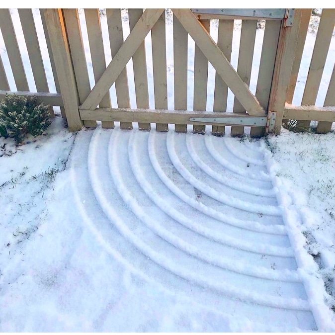 jonmartinezties's tweet image. Office door meme today.  This fence has mad wifi strength #officedoormeme #fence #wifisignal #wifistrength #superstrong #haha #funny #toofunny #memes #funnymemes #meme #funnymeme #ldsmeme #ldsmemes