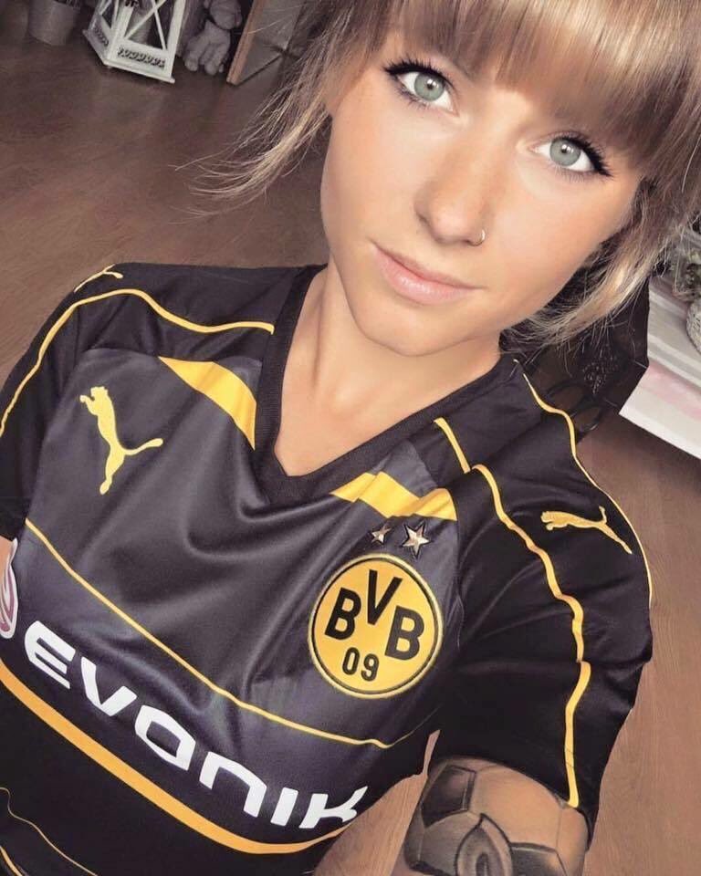 sexyfootygirls1's tweet photo. ⚽️ #sexyfootygirls ⚽️ #borussiadortmund ⚽️ #Borussia ⚽️ #Dortmund ⚽️ #BVB ⚽️ #dortmundgirls ⚽️ #derbvb ⚽️ #sexyselfie ⚽️ #blonde ⚽️ #inked ⚽️ #Bundesliga ⚽️ #deutsch ⚽️ #Deutsche ⚽️ #German ⚽️ #gorgeous ⚽️ #YNWA ⚽️ #allthefootball ⚽️ #football ⚽️ #sexy ⚽️ #showyourcolours ⚽️ https://t.co/lmJOoRKznx