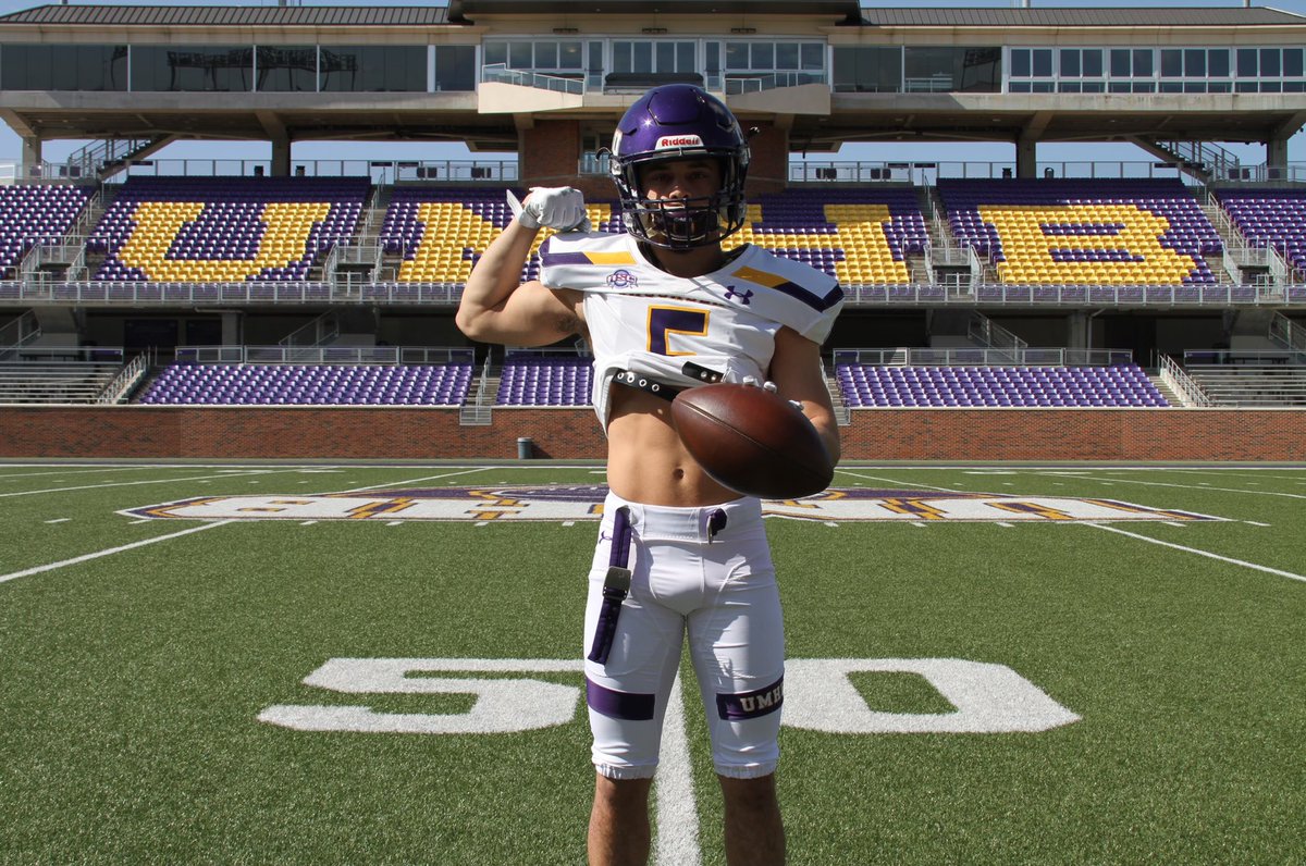 Proud to say i’m committed to The University Of Mary Hardin-Baylor📍 #cru