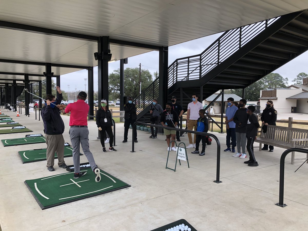 GHPALWebb's tweet photo. Our 1st annual Memorial Park &amp; GHPAL partnership kickoff was a hit for everyone that joined in. Kids,instructors, parents and officers were all on point as the lessons began. @houstonpolice @nationalpal #learninggolf https://t.co/HpkfRXplzY