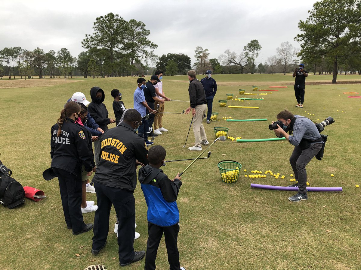 GHPALWebb's tweet photo. Our 1st annual Memorial Park &amp; GHPAL partnership kickoff was a hit for everyone that joined in. Kids,instructors, parents and officers were all on point as the lessons began. @houstonpolice @nationalpal #learninggolf https://t.co/HpkfRXplzY