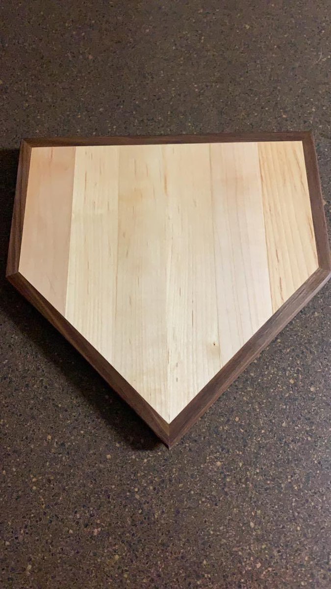 J22Turner's tweet photo. Just got my AMAZING cutting board made by one of my most favorite guys. 
Jase, this is simply beautiful. Thank you so much Big Guy!🖤
Check him out everyone. 
#TreetoKitchen #Custom #SupportOurYouth https://t.co/kag1AXseAv