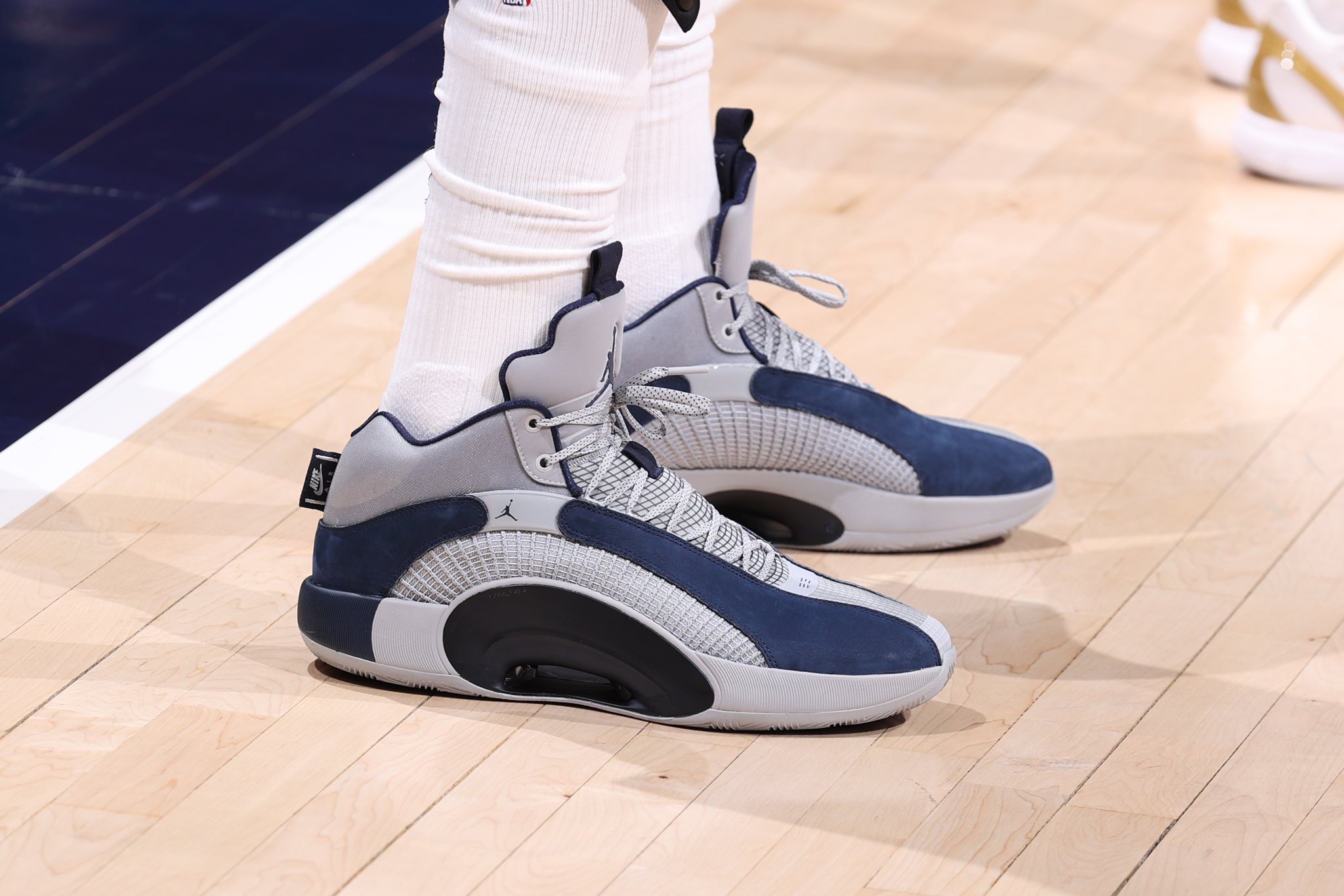 B/R Kicks on X: .@unclejeffgreen brought out the Air Jordan 35 “Georgetown”  PE tonight against the Wizards https://t.co/hvqqlaBOwO / X