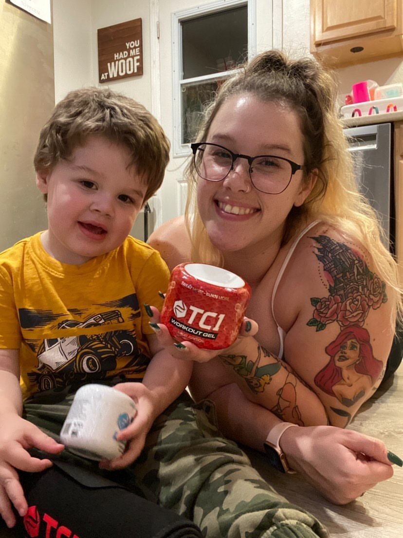 Sometimes the best fitness partners are our tiny humans!! They do a great job at motivating us to be stronger and at our best! So what are you waiting for? Get that workout started and #sweatforit 

#sundaysweat #sundayfunday #tc1gel #children #momlife #motherhood #adorable