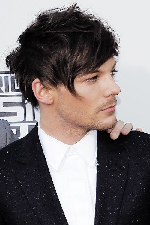 Harry Styles and Louis Tomlinson pics that belong next to each other.~a long but necessary thread~