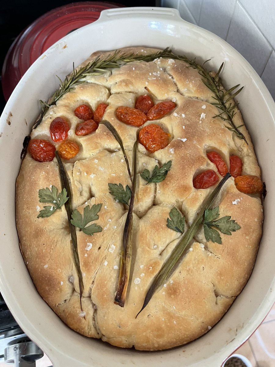 urbagirl's tweet image. I desperately need this country, state, city to figure out vaccine distribution. #illryeifiwantto #sourdough #foccacia #foccaciaart #procrastibaking